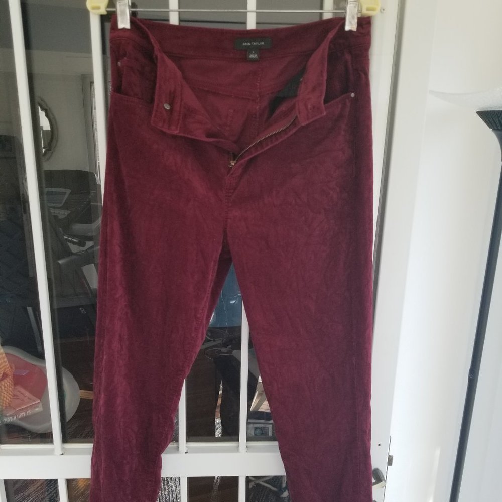 Ann Taylor velour maroon skinny pant, size 6